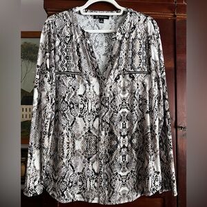 I.N.C. International concepts reptile print top XL